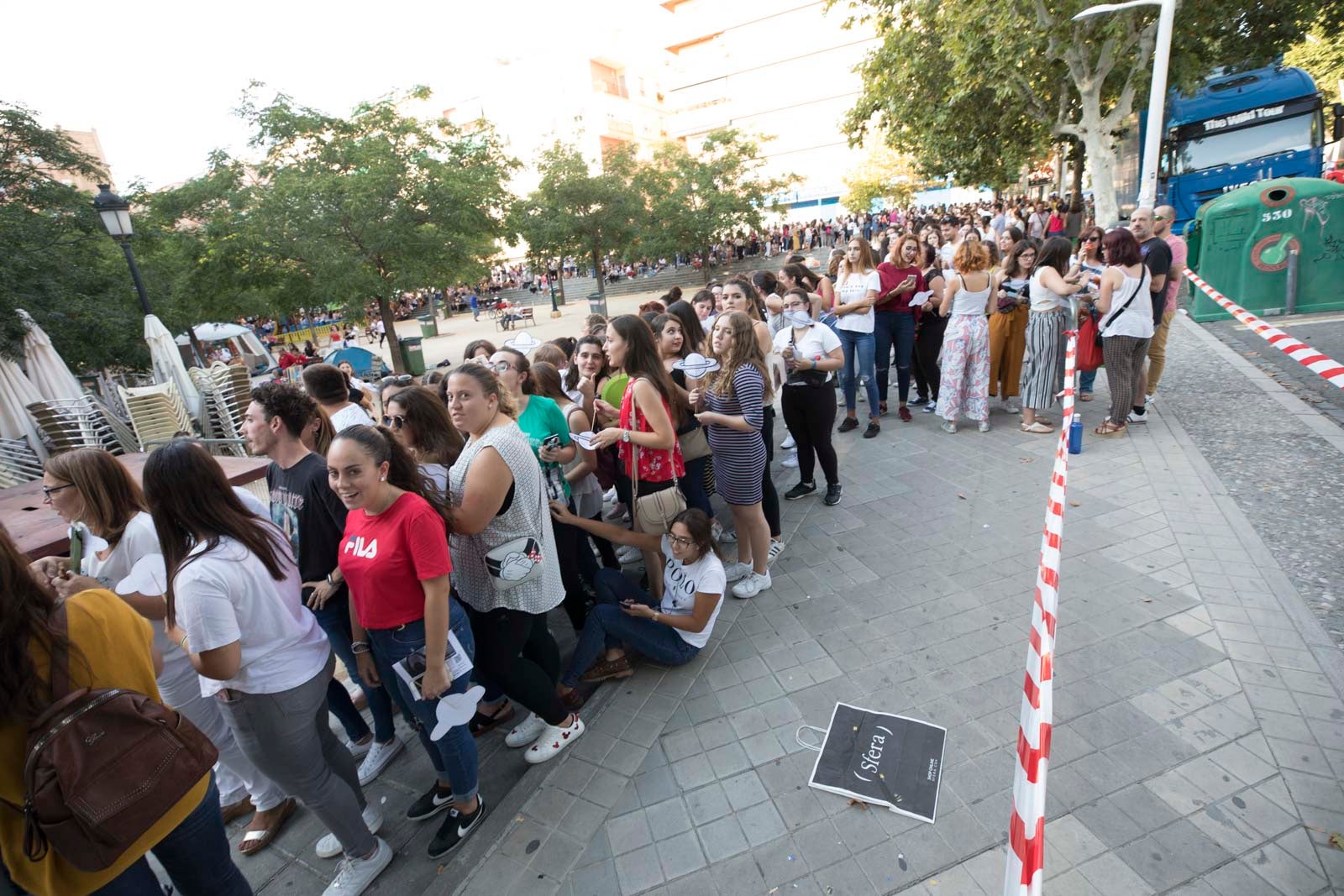 Colas interminables para acceder al concierto del cantante malagueño