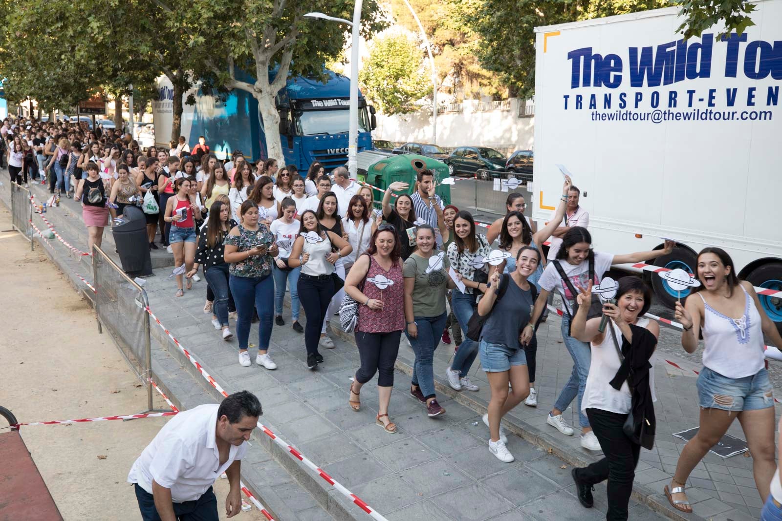 Colas interminables para acceder al concierto del cantante malagueño