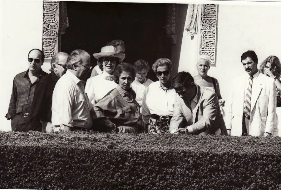 Belisario Betancur, en 1988. Aunque fue embajador de Colombia en España de 1975 a 1977, visitó la Alhambra dos años después de dejar la Presidencia de Colombia.