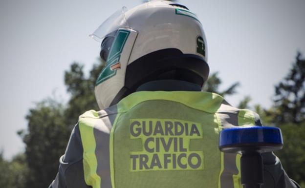 Detenido tras el hallazgo de dos kilos de marihuana en un control de tráfico en la A-44 en Granada