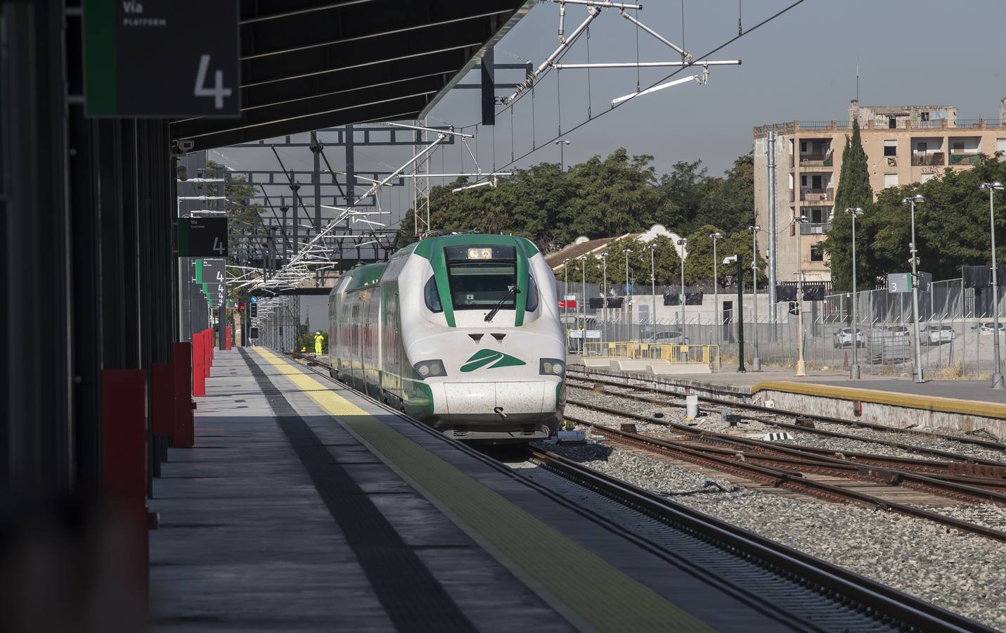 Las autoridades han visitado el nuevo espacio de Andaluces que acogerá a los viajeros del AVE