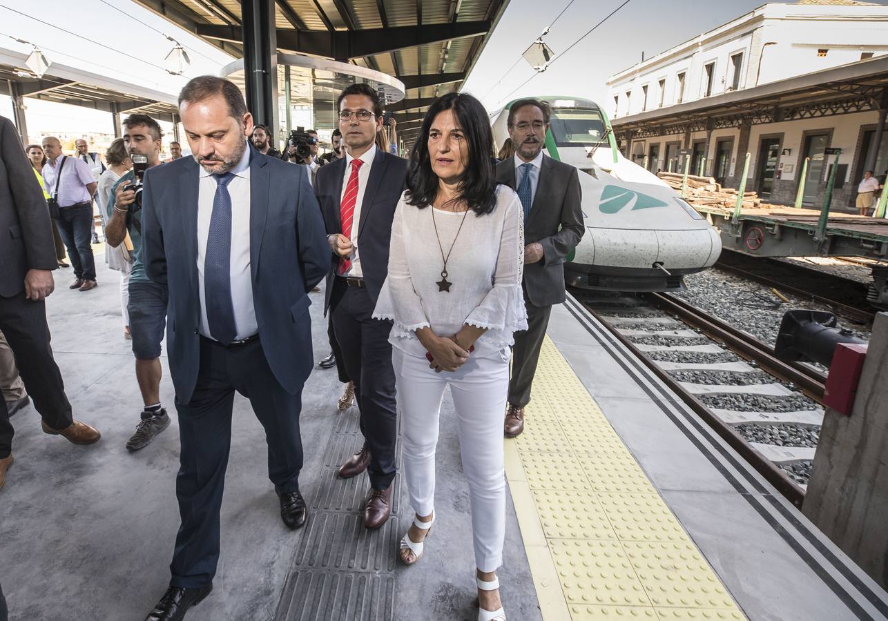Las autoridades han visitado el nuevo espacio de Andaluces que acogerá a los viajeros del AVE