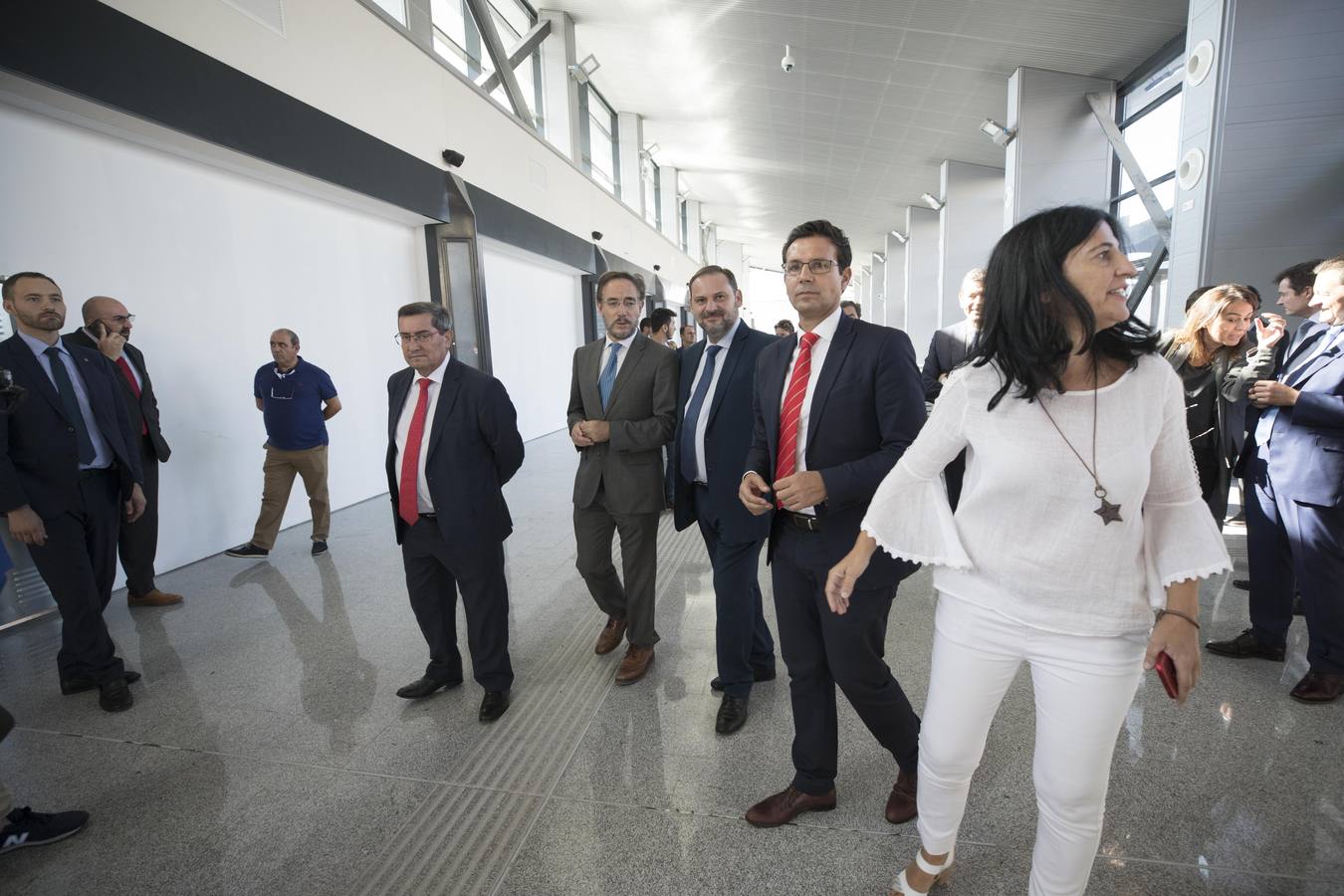 Las autoridades han visitado el nuevo espacio de Andaluces que acogerá a los viajeros del AVE