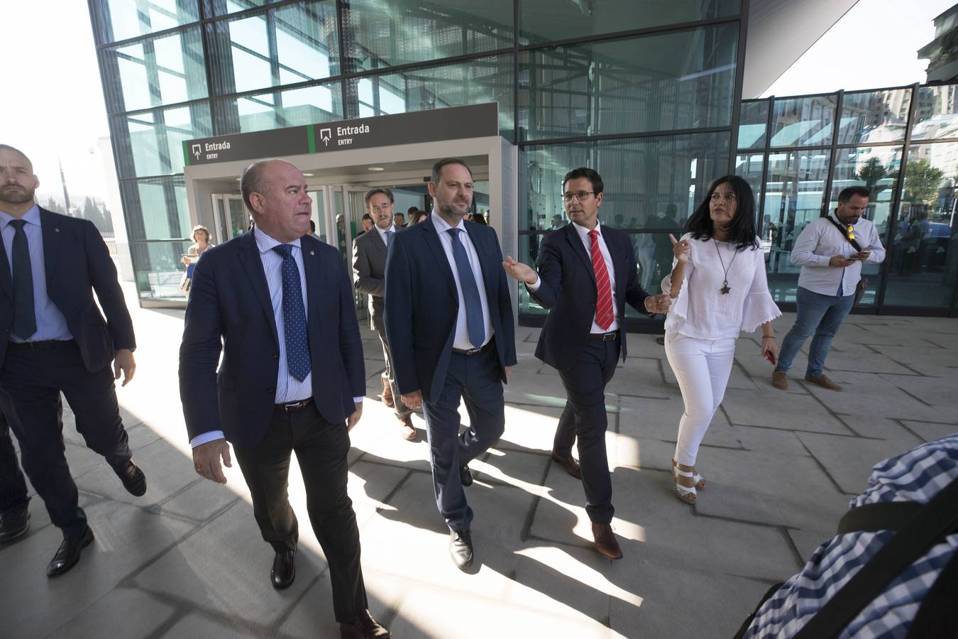 Las autoridades han visitado el nuevo espacio de Andaluces que acogerá a los viajeros del AVE