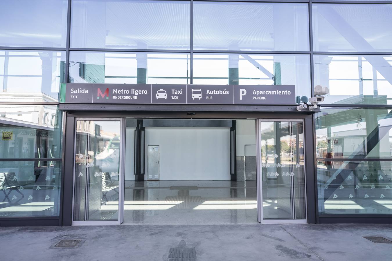 Las autoridades han visitado el nuevo espacio de Andaluces que acogerá a los viajeros del AVE