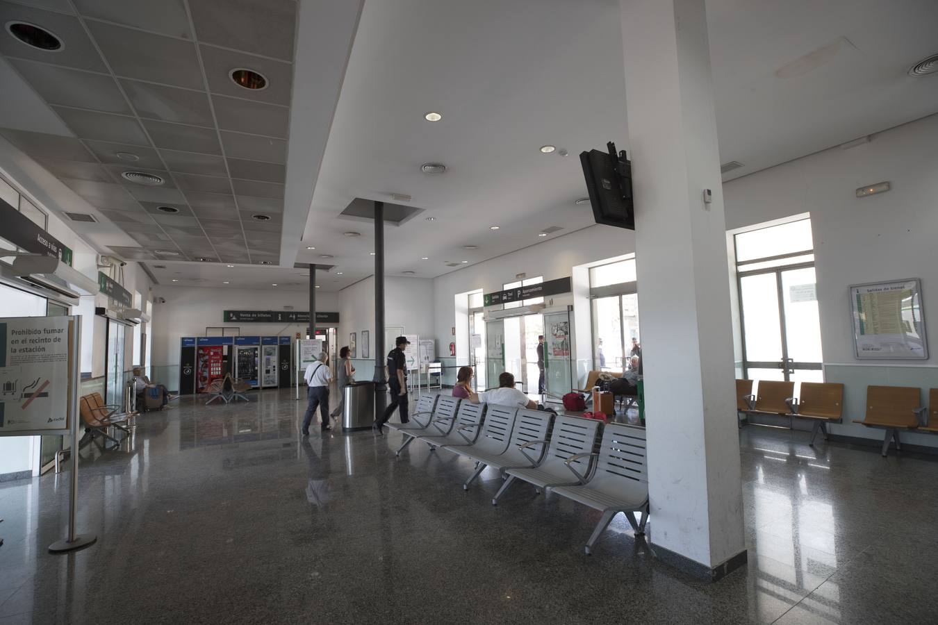 Las autoridades han visitado el nuevo espacio de Andaluces que acogerá a los viajeros del AVE