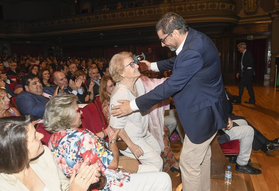 Granada acogió este martes por primera vez la gala de entrega de los Premios Solidarios ONCE, la máxima distinción institucional que otorga la Organización Nacional de Ciegos Españoles en Andalucía a iniciativa de su consejo territorial