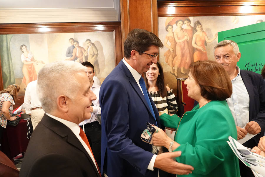Granada acogió este martes por primera vez la gala de entrega de los Premios Solidarios ONCE, la máxima distinción institucional que otorga la Organización Nacional de Ciegos Españoles en Andalucía a iniciativa de su consejo territorial