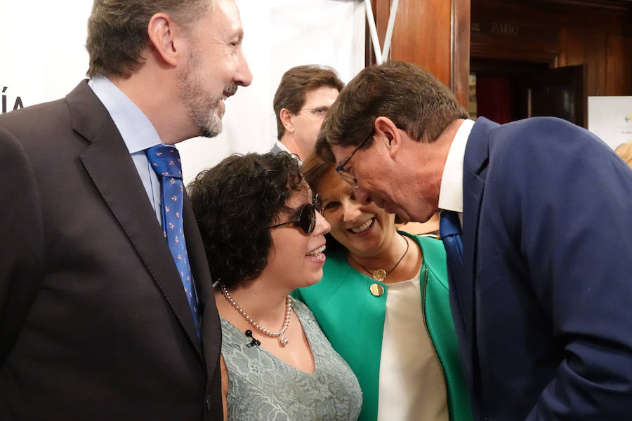 Granada acogió este martes por primera vez la gala de entrega de los Premios Solidarios ONCE, la máxima distinción institucional que otorga la Organización Nacional de Ciegos Españoles en Andalucía a iniciativa de su consejo territorial