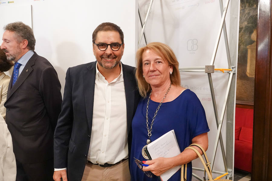 Granada acogió este martes por primera vez la gala de entrega de los Premios Solidarios ONCE, la máxima distinción institucional que otorga la Organización Nacional de Ciegos Españoles en Andalucía a iniciativa de su consejo territorial