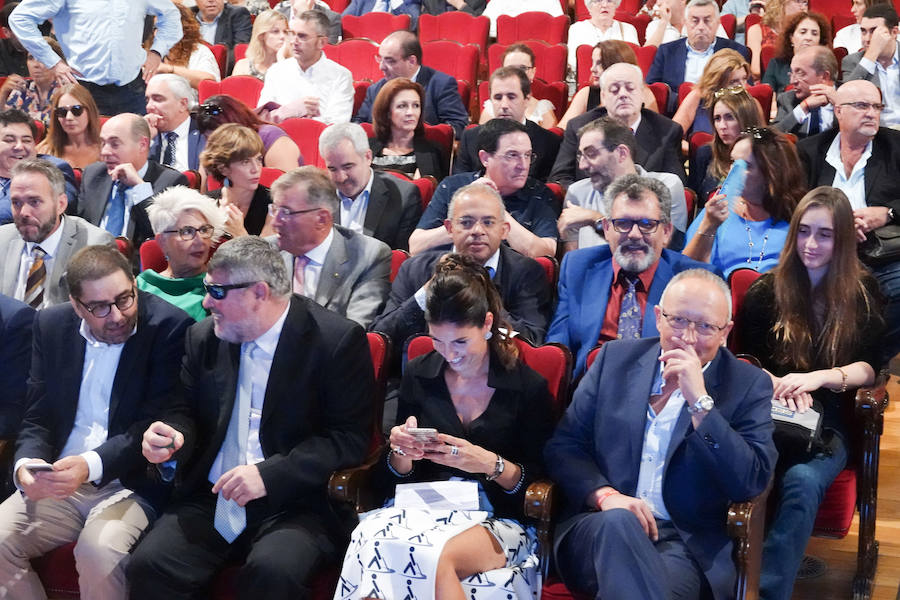 Granada acogió este martes por primera vez la gala de entrega de los Premios Solidarios ONCE, la máxima distinción institucional que otorga la Organización Nacional de Ciegos Españoles en Andalucía a iniciativa de su consejo territorial