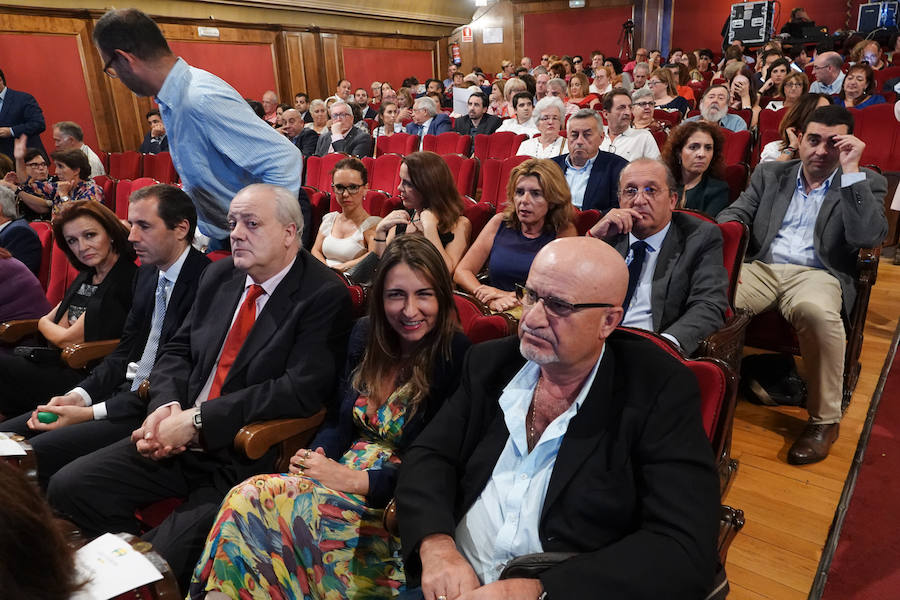 Granada acogió este martes por primera vez la gala de entrega de los Premios Solidarios ONCE, la máxima distinción institucional que otorga la Organización Nacional de Ciegos Españoles en Andalucía a iniciativa de su consejo territorial