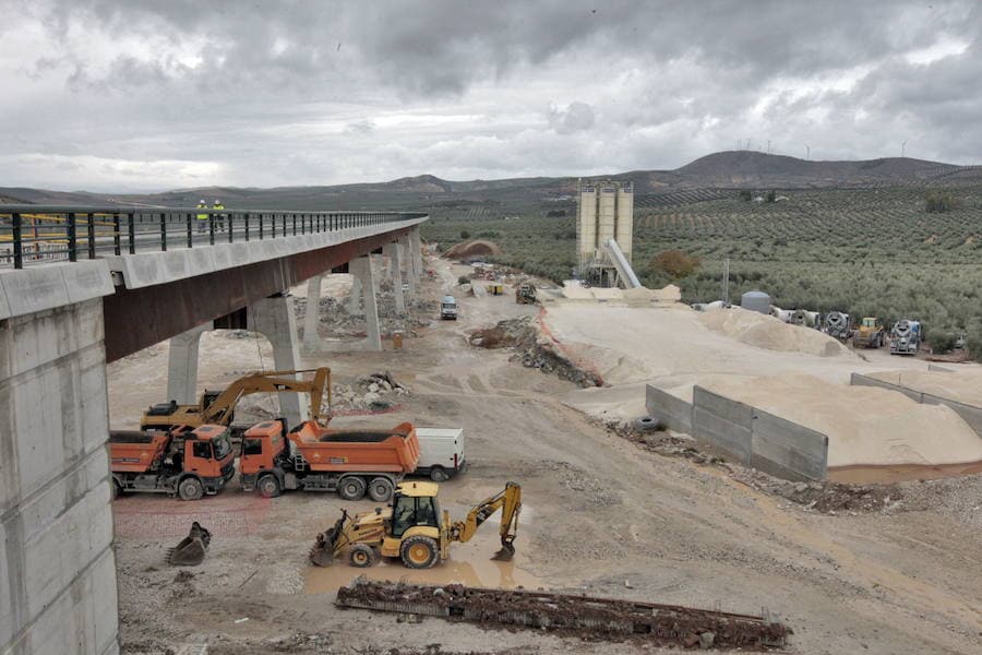 04/11/2011: Obras de construcción del viaducto de Archidona del tramo Peña de los Enamorados-Archidona del AVE de Granada 