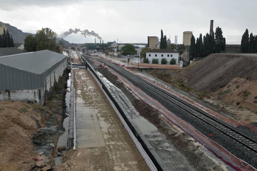 04/11/2011: Obras de construcción del AVE de Granada a su paso por el municipio granadino de Pinos Puente. 