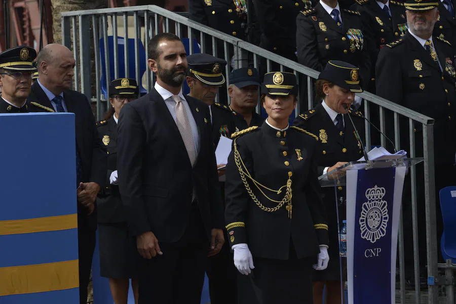 El ministro del Interior, clausura el acto en el Día de los Santos Ángeles Custodios, patronos del cuerpo policial