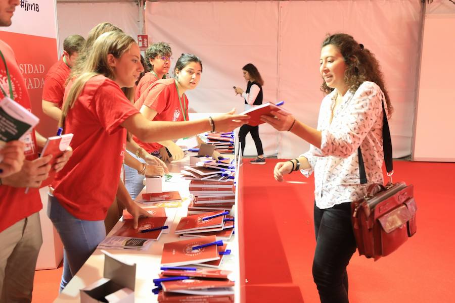 Se pueden visitar en los Pasillos Universitarios de Fuentenueva de 10:30 a 14:00 y de 17:00 a 20:30h y cuentan con actividades, sorteos y regalos