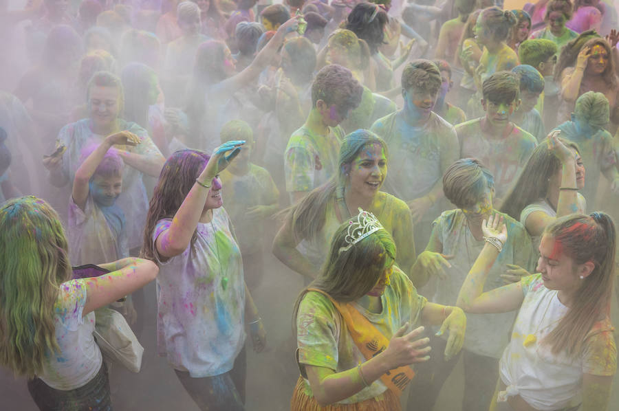 Decenas de vecinos se han acercado al lugar para disfrutar del evento
