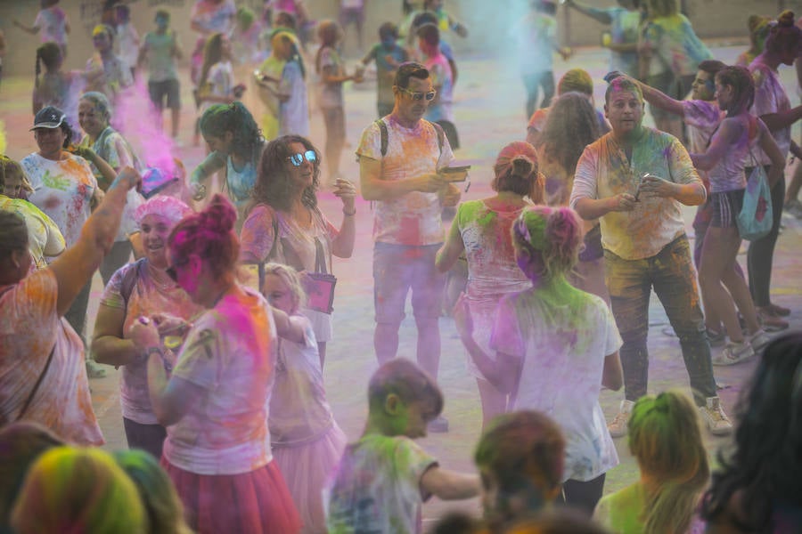 Decenas de vecinos se han acercado al lugar para disfrutar del evento
