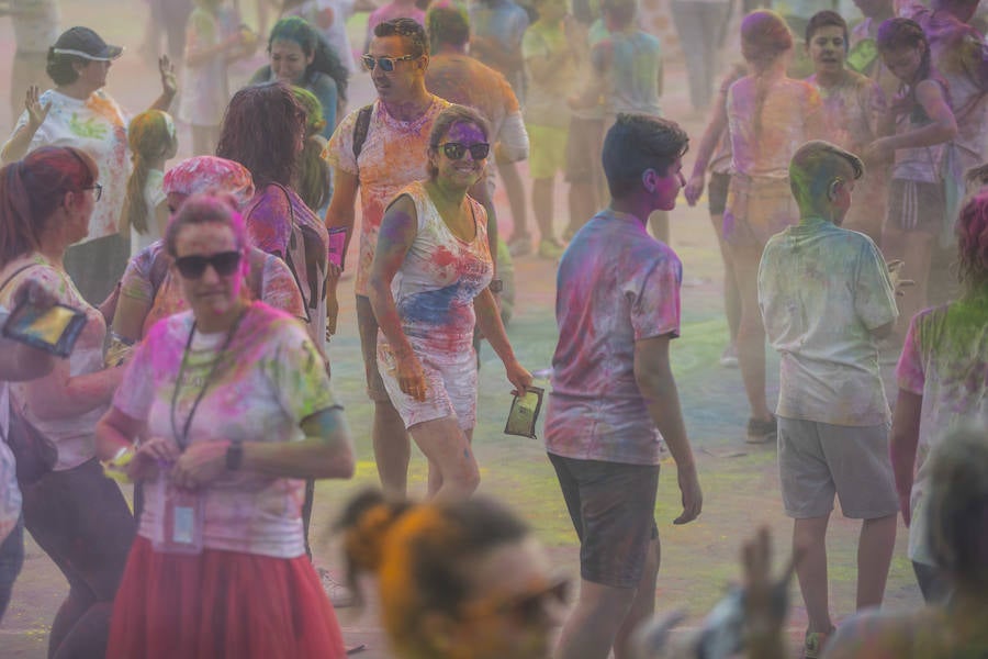 Decenas de vecinos se han acercado al lugar para disfrutar del evento