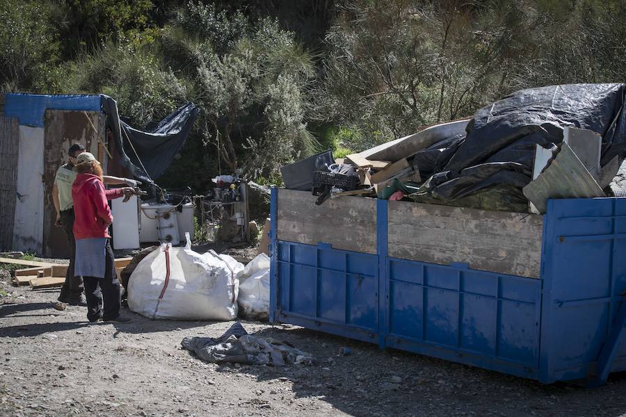 La Policía Local de Órgiva retira con grúa más de veinte vehículos con un preaviso de 24 horas