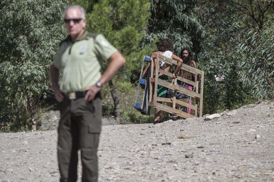 La Policía Local de Órgiva retira con grúa más de veinte vehículos con un preaviso de 24 horas