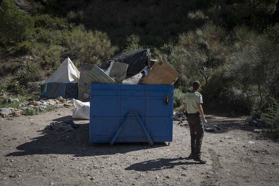 La Policía Local de Órgiva retira con grúa más de veinte vehículos con un preaviso de 24 horas