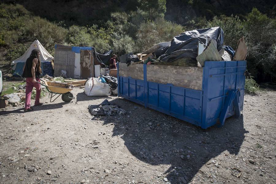 La Policía Local de Órgiva retira con grúa más de veinte vehículos con un preaviso de 24 horas