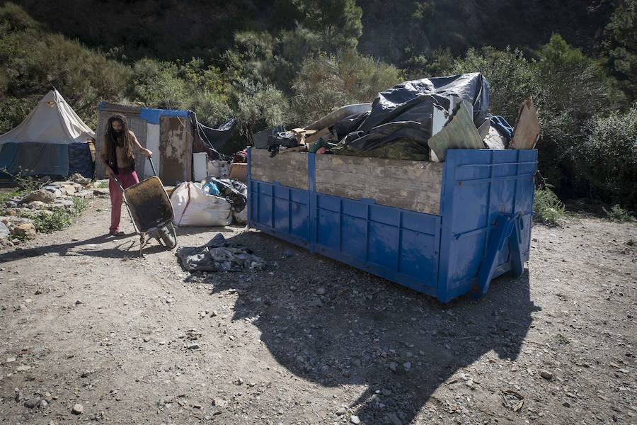 La Policía Local de Órgiva retira con grúa más de veinte vehículos con un preaviso de 24 horas