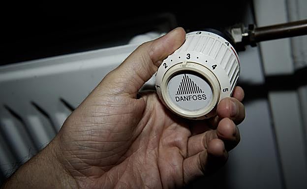 Facua sostiene que el nuevo bono social ahorrará menos de 2 euros en la factura de la luz