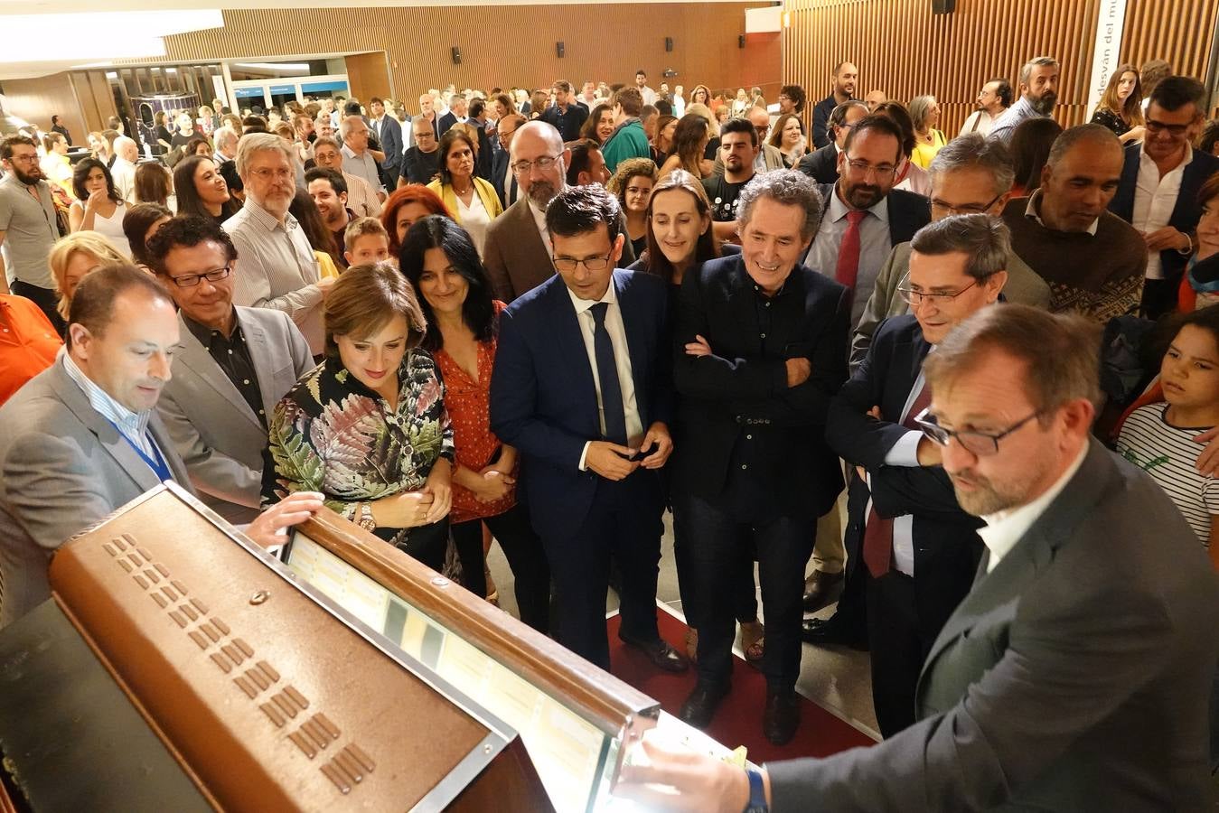 La muestra, inaugurada ayer, supone un acercamiento a la música en su conjunto, desde la raíz del sonido hasta las diversas formas en las que el ser humano lo ha desarrollado y la trama de sensaciones que provoca en él cuando alcanza el oído