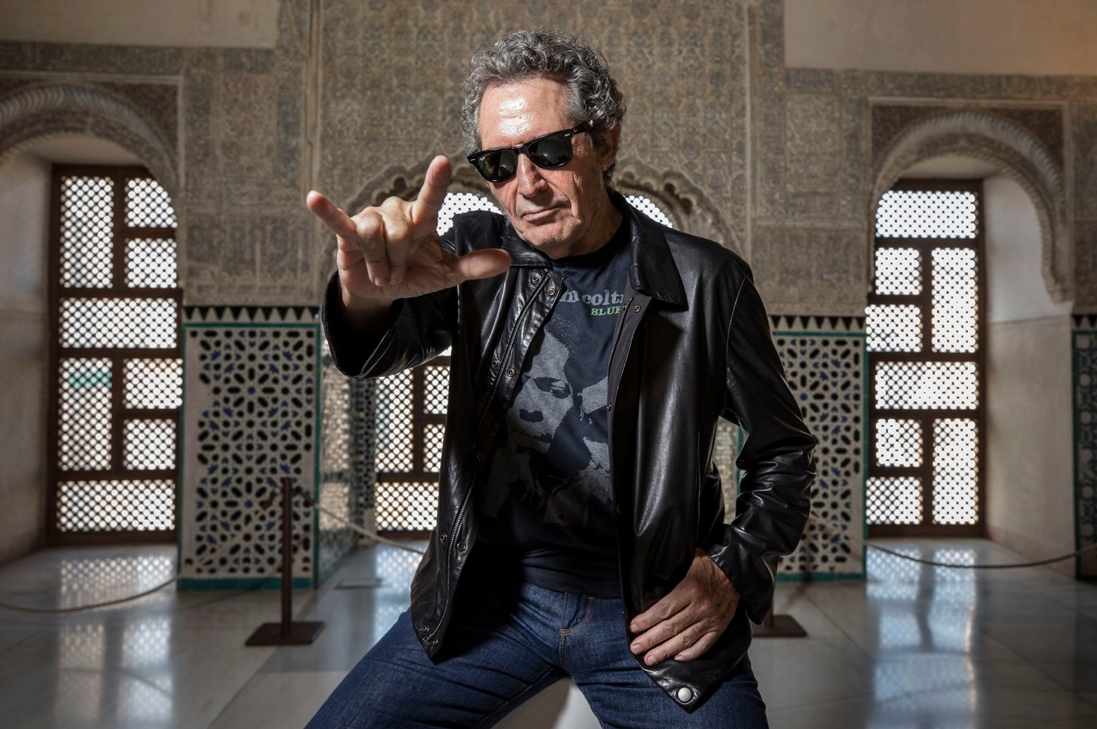 Interpretará grandes clásicos de toda su carrera como 'Bienvenidos', 'Santa Lucía' o 'Rock de una noche de verano', acompañado de su banda, los Black Betty Boys, y una orquesta sinfónica dirigida por Carlos Checa