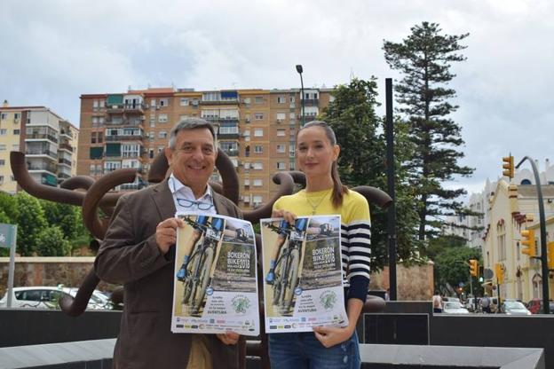 Joaquín Cuevas y Elisa Pérez, durante la presentación de la carrera que se disputará este sábado. 