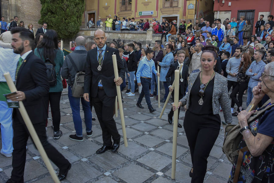 Faltaban escasos minutos para las tres de la tarde cuando la dolorosa que hace trescientos años tallara Risueño llegaba al altar donde será coronada canónicamente la mañana de este sábado 13 de octubre