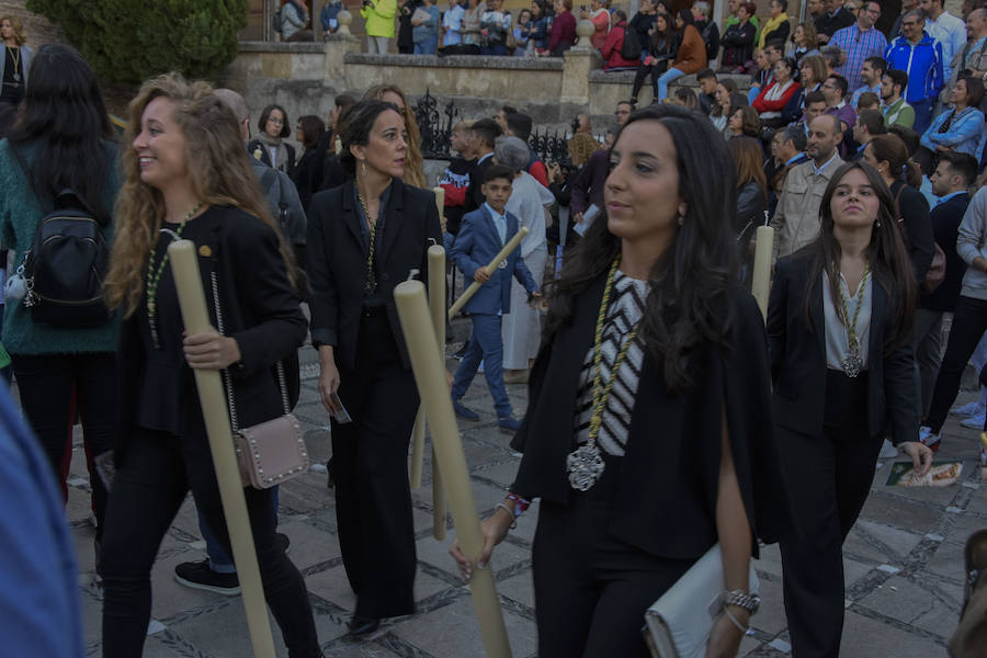 Faltaban escasos minutos para las tres de la tarde cuando la dolorosa que hace trescientos años tallara Risueño llegaba al altar donde será coronada canónicamente la mañana de este sábado 13 de octubre