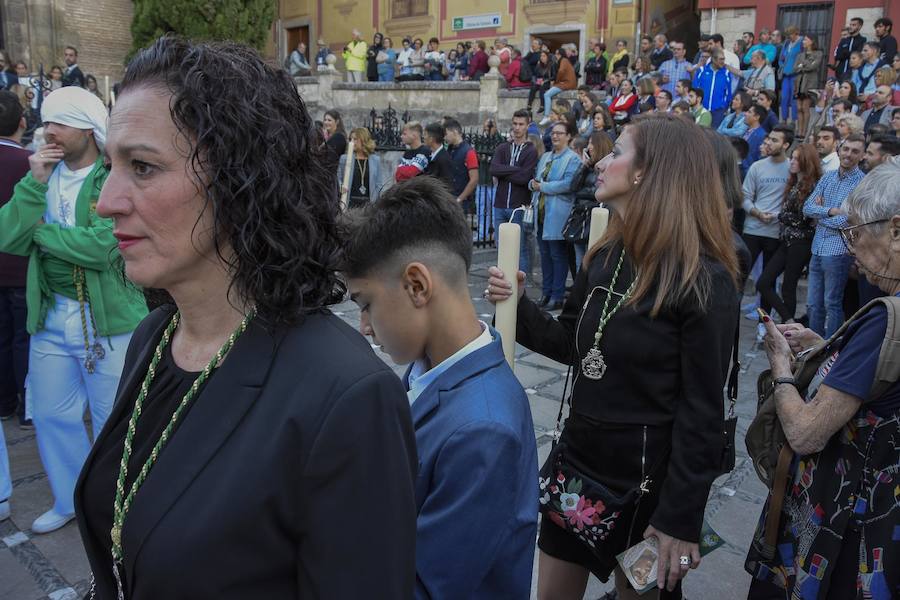 Faltaban escasos minutos para las tres de la tarde cuando la dolorosa que hace trescientos años tallara Risueño llegaba al altar donde será coronada canónicamente la mañana de este sábado 13 de octubre