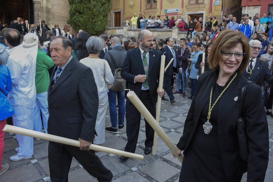 Faltaban escasos minutos para las tres de la tarde cuando la dolorosa que hace trescientos años tallara Risueño llegaba al altar donde será coronada canónicamente la mañana de este sábado 13 de octubre