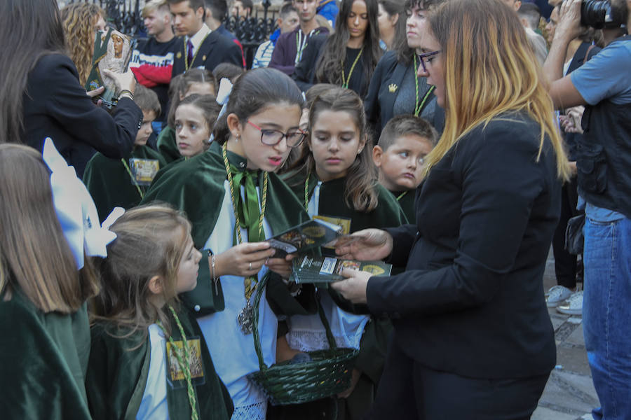 Faltaban escasos minutos para las tres de la tarde cuando la dolorosa que hace trescientos años tallara Risueño llegaba al altar donde será coronada canónicamente la mañana de este sábado 13 de octubre