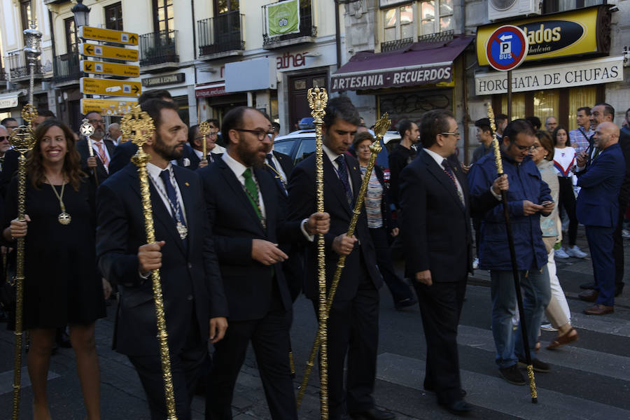 Faltaban escasos minutos para las tres de la tarde cuando la dolorosa que hace trescientos años tallara Risueño llegaba al altar donde será coronada canónicamente la mañana de este sábado 13 de octubre