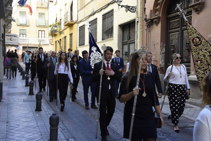 Faltaban escasos minutos para las tres de la tarde cuando la dolorosa que hace trescientos años tallara Risueño llegaba al altar donde será coronada canónicamente la mañana de este sábado 13 de octubre