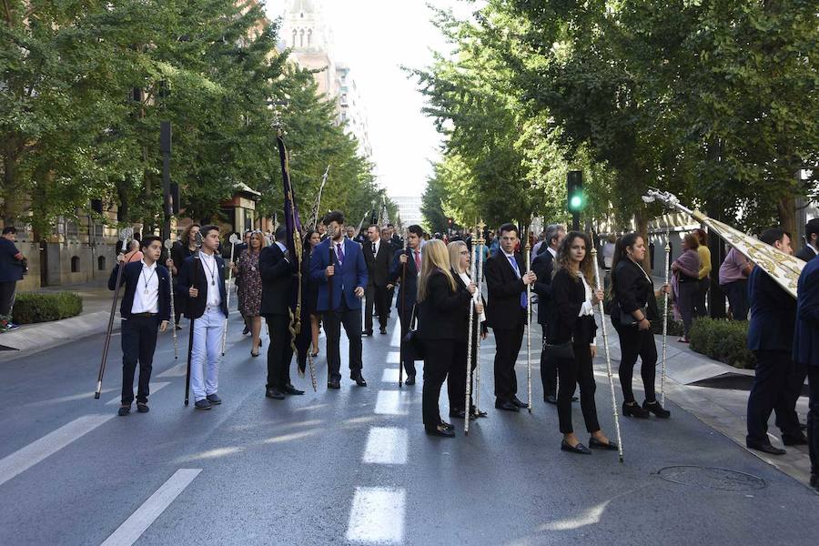 Faltaban escasos minutos para las tres de la tarde cuando la dolorosa que hace trescientos años tallara Risueño llegaba al altar donde será coronada canónicamente la mañana de este sábado 13 de octubre