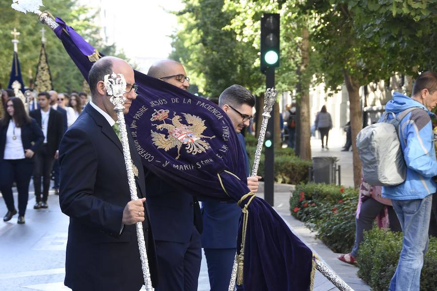 Faltaban escasos minutos para las tres de la tarde cuando la dolorosa que hace trescientos años tallara Risueño llegaba al altar donde será coronada canónicamente la mañana de este sábado 13 de octubre