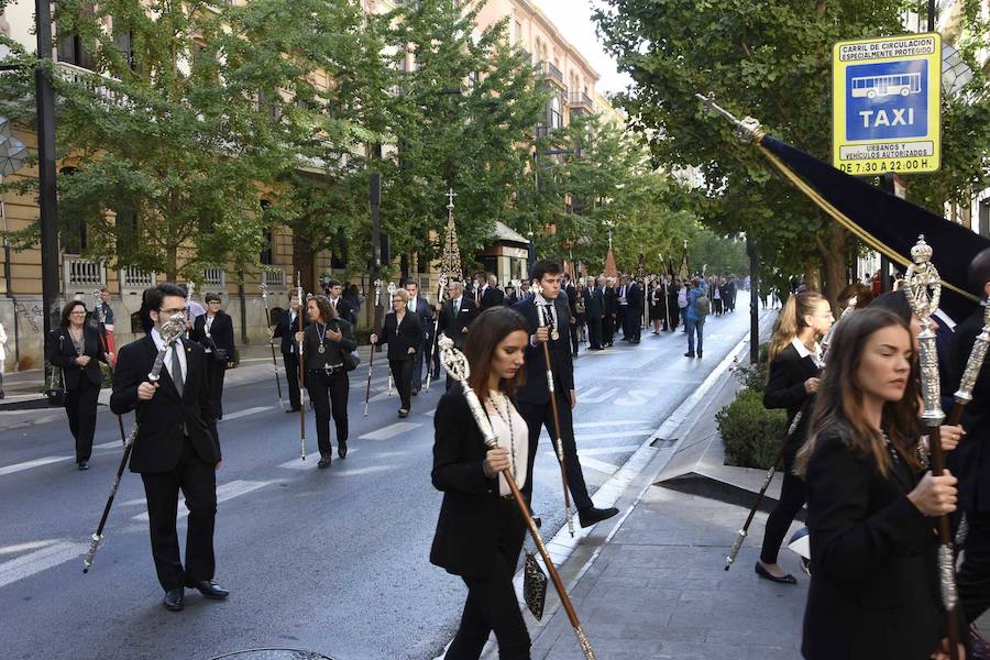 Faltaban escasos minutos para las tres de la tarde cuando la dolorosa que hace trescientos años tallara Risueño llegaba al altar donde será coronada canónicamente la mañana de este sábado 13 de octubre