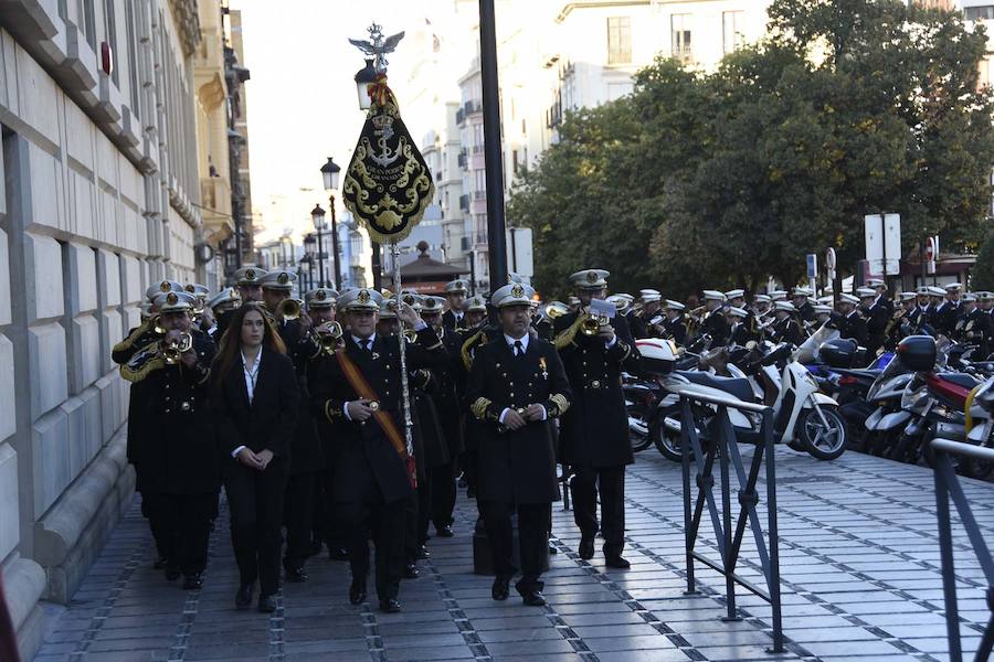 Faltaban escasos minutos para las tres de la tarde cuando la dolorosa que hace trescientos años tallara Risueño llegaba al altar donde será coronada canónicamente la mañana de este sábado 13 de octubre