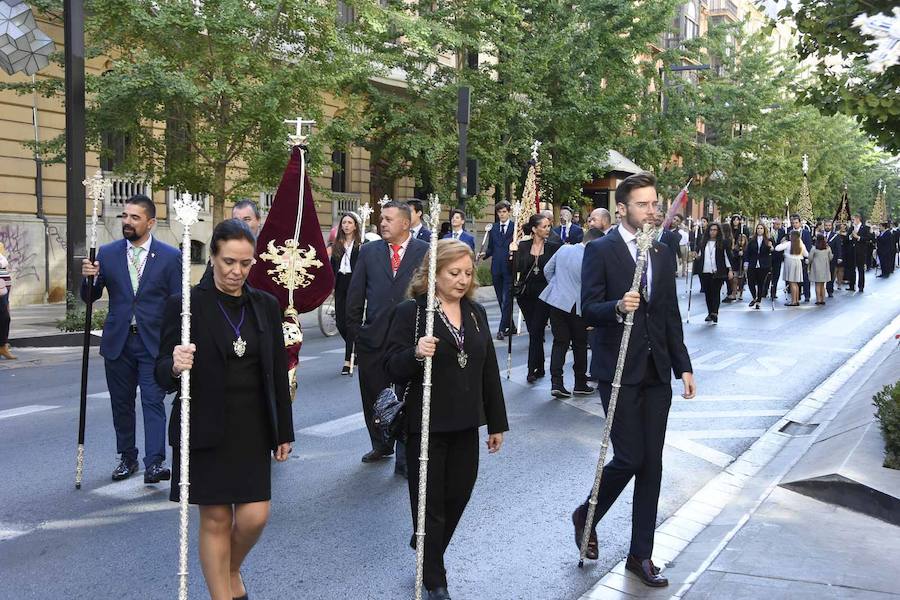 Faltaban escasos minutos para las tres de la tarde cuando la dolorosa que hace trescientos años tallara Risueño llegaba al altar donde será coronada canónicamente la mañana de este sábado 13 de octubre