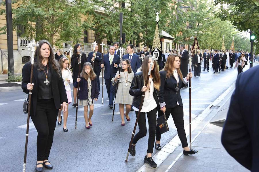 Faltaban escasos minutos para las tres de la tarde cuando la dolorosa que hace trescientos años tallara Risueño llegaba al altar donde será coronada canónicamente la mañana de este sábado 13 de octubre