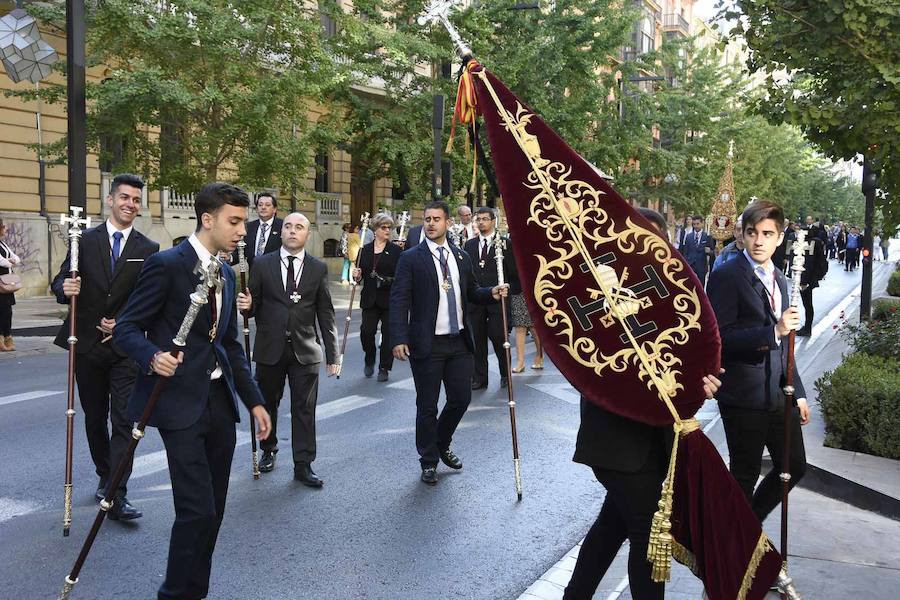 Faltaban escasos minutos para las tres de la tarde cuando la dolorosa que hace trescientos años tallara Risueño llegaba al altar donde será coronada canónicamente la mañana de este sábado 13 de octubre