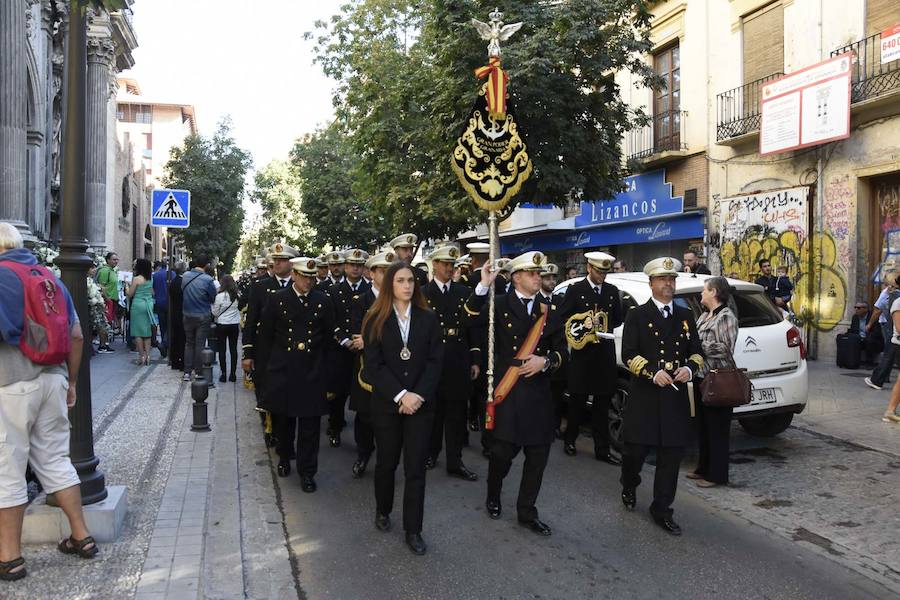 Faltaban escasos minutos para las tres de la tarde cuando la dolorosa que hace trescientos años tallara Risueño llegaba al altar donde será coronada canónicamente la mañana de este sábado 13 de octubre