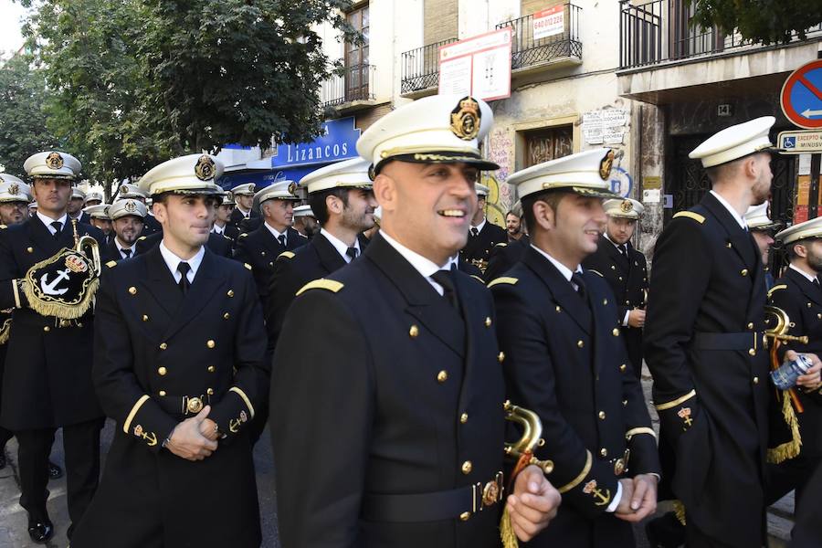 Faltaban escasos minutos para las tres de la tarde cuando la dolorosa que hace trescientos años tallara Risueño llegaba al altar donde será coronada canónicamente la mañana de este sábado 13 de octubre