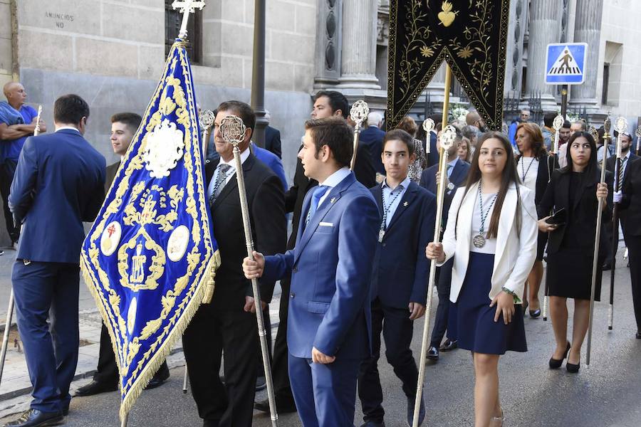 Faltaban escasos minutos para las tres de la tarde cuando la dolorosa que hace trescientos años tallara Risueño llegaba al altar donde será coronada canónicamente la mañana de este sábado 13 de octubre