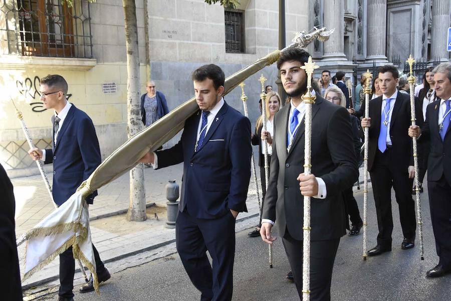 Faltaban escasos minutos para las tres de la tarde cuando la dolorosa que hace trescientos años tallara Risueño llegaba al altar donde será coronada canónicamente la mañana de este sábado 13 de octubre